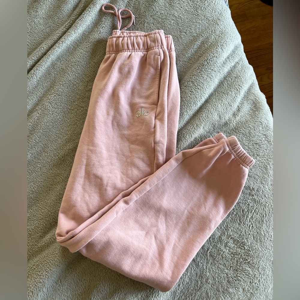 Alo Yoga Accolade Sweatpants Vintage Pink Small - Picture 4 of 10